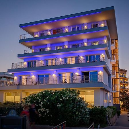 Hotel Tritone Caorle Bagian luar foto