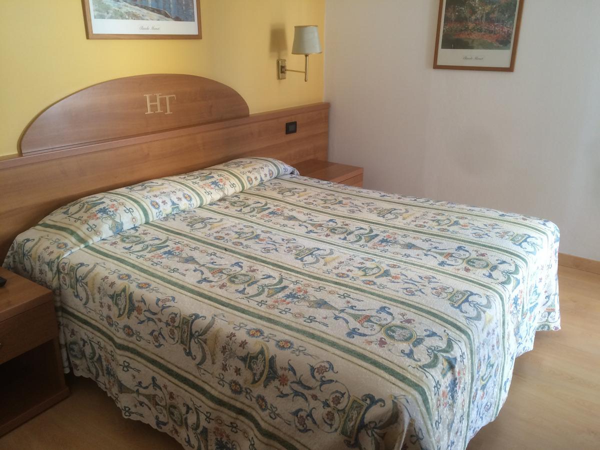 Hotel Tritone Caorle Bagian luar foto