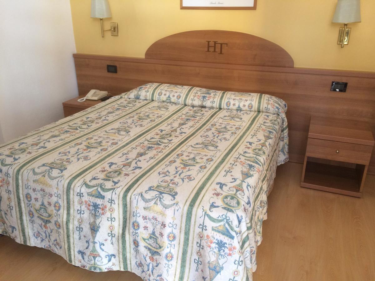 Hotel Tritone Caorle Bagian luar foto