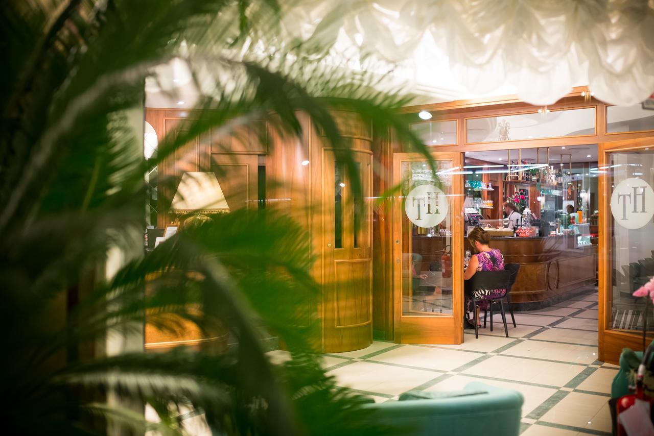 Hotel Tritone Caorle Bagian luar foto
