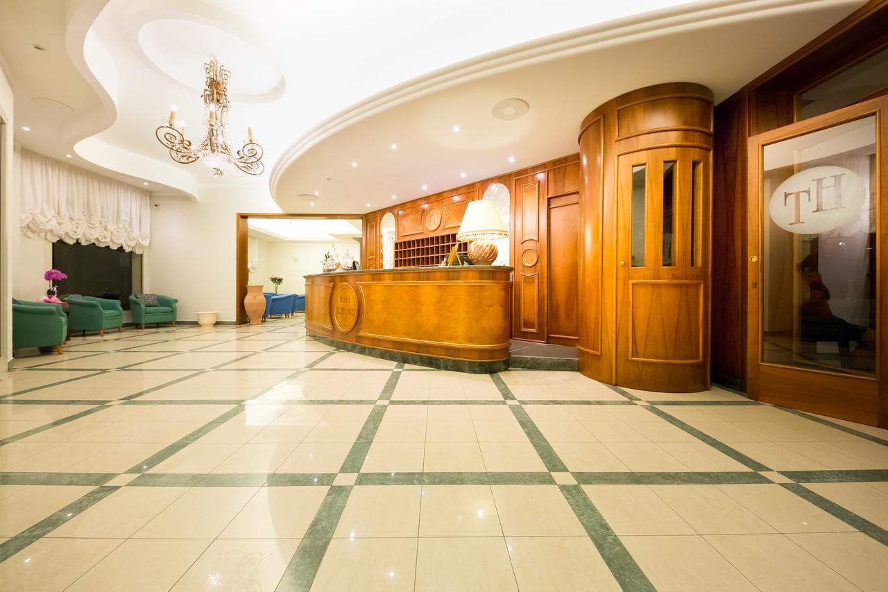 Hotel Tritone Caorle Bagian luar foto