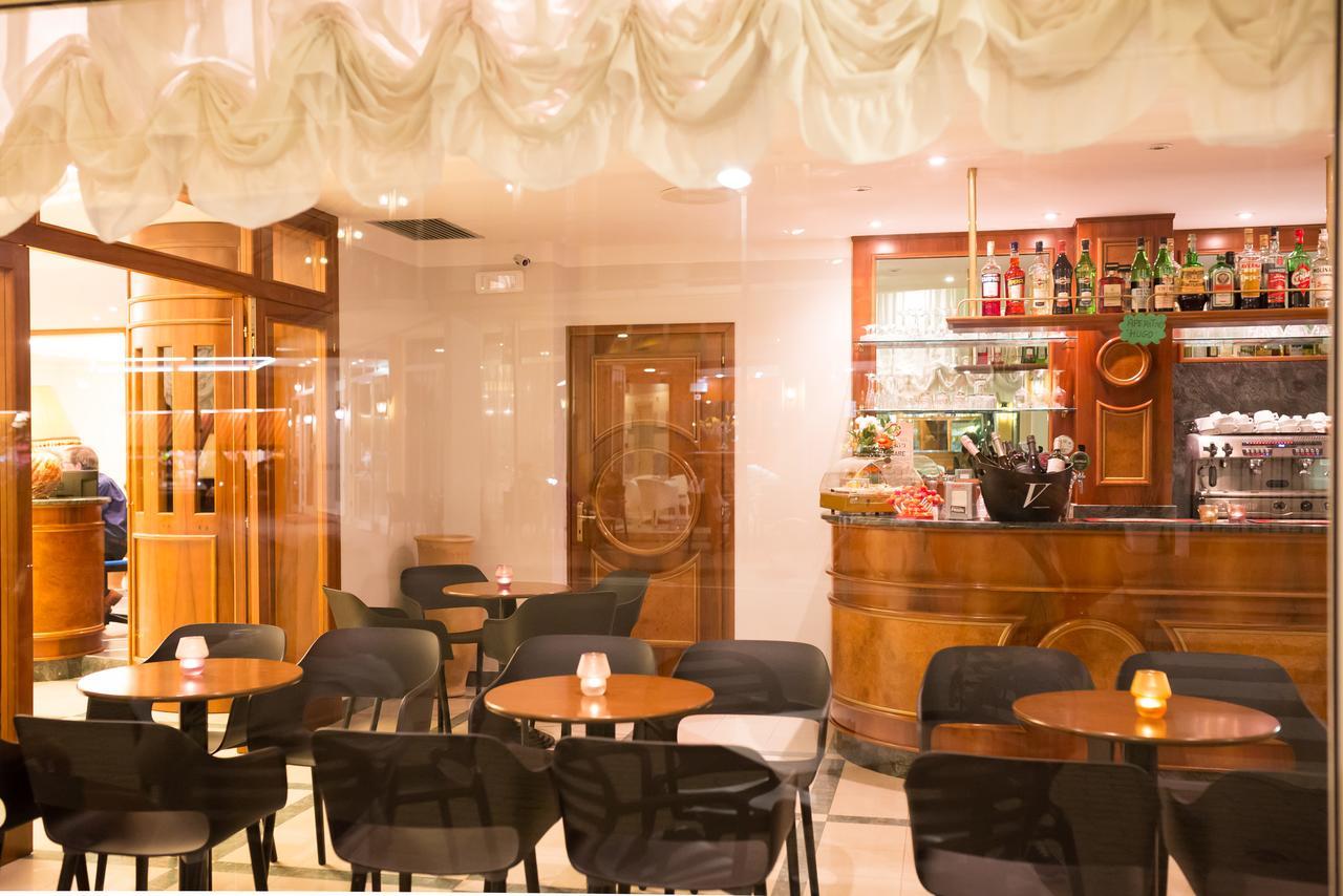 Hotel Tritone Caorle Bagian luar foto