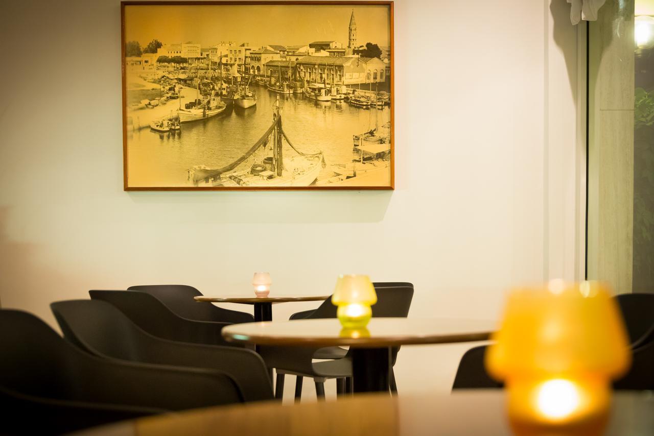 Hotel Tritone Caorle Bagian luar foto