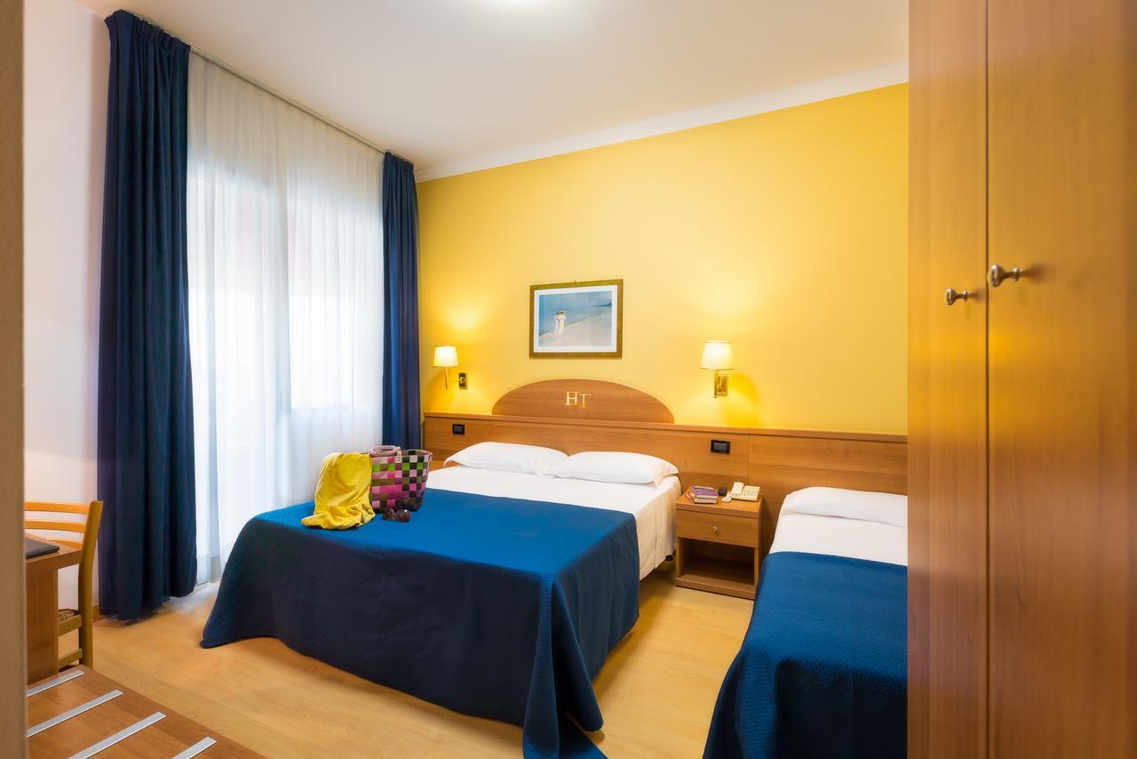 Hotel Tritone Caorle Bagian luar foto