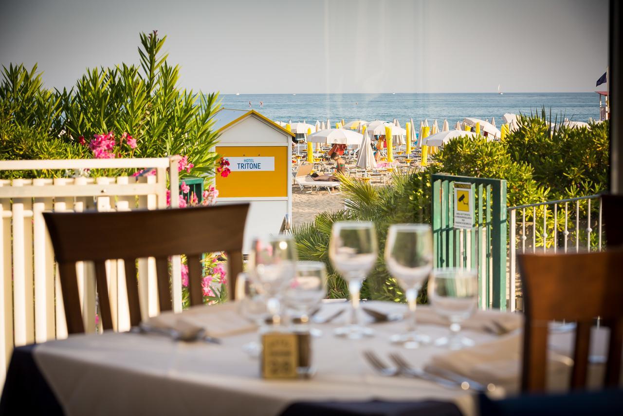 Hotel Tritone Caorle Bagian luar foto