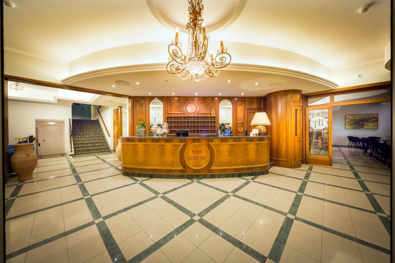 Hotel Tritone Caorle Bagian luar foto