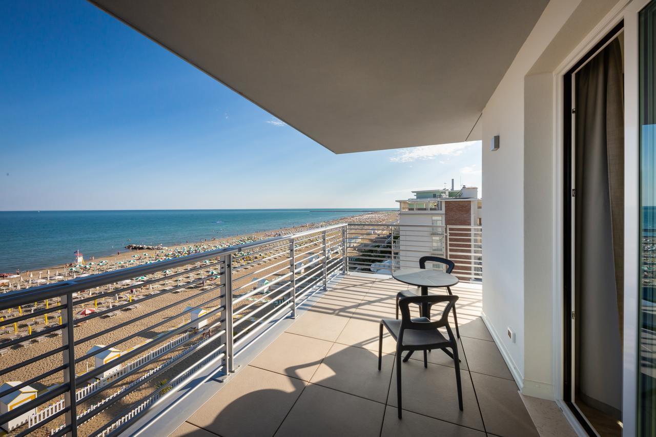 Hotel Tritone Caorle Bagian luar foto