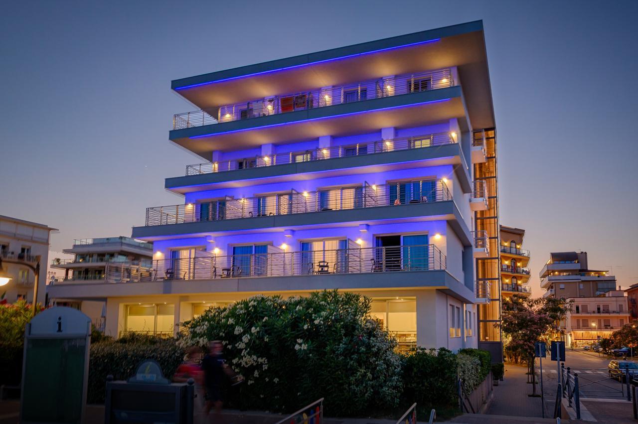 Hotel Tritone Caorle Bagian luar foto