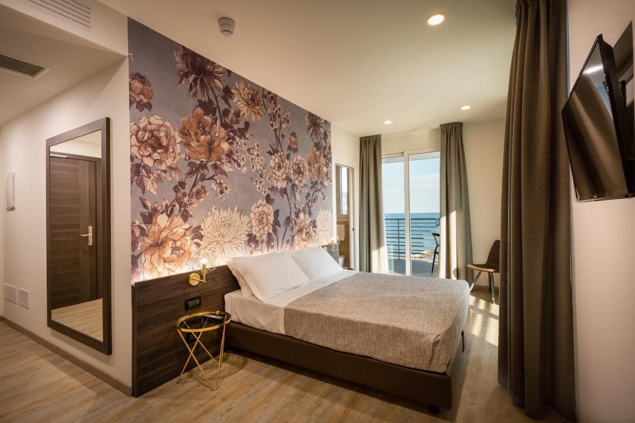 Hotel Tritone Caorle Bagian luar foto