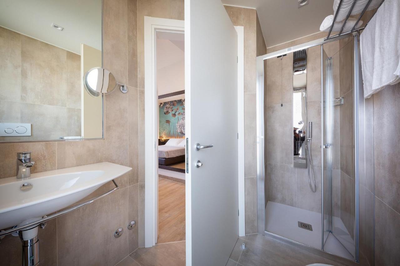 Hotel Tritone Caorle Bagian luar foto